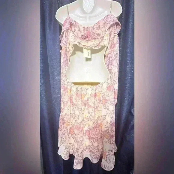 Rewind Juniors Women’s Floral Cold Shoulder Cut Out Dress - Picture 8 of 15
